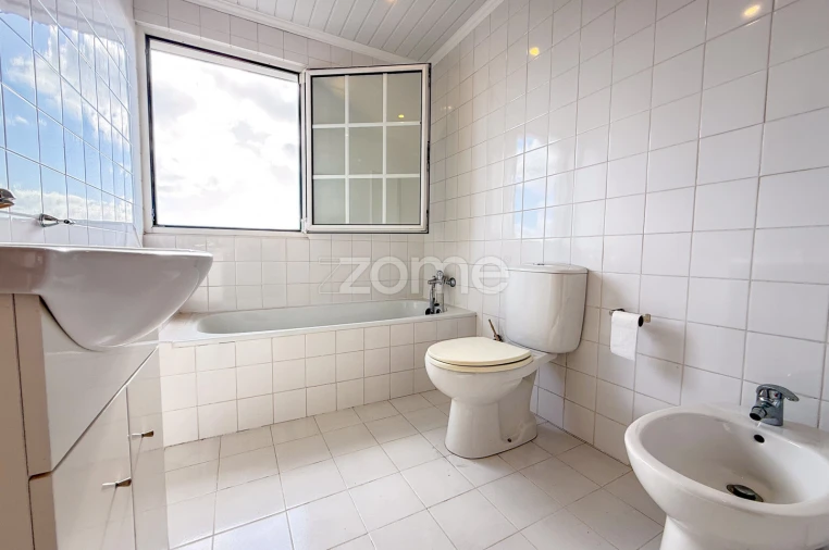 Moradia T4 para Venda em Fajã de Baixo Foto 23