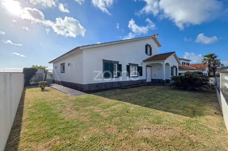 Moradia T4 para Venda em Fajã de Baixo Foto 4