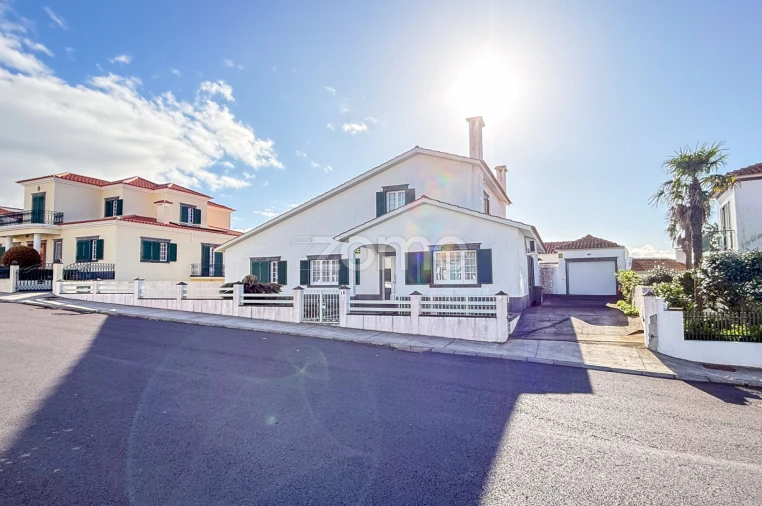 Moradia T4 para Venda em Fajã de Baixo Foto 3