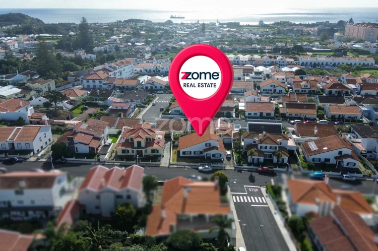 Moradia T4 para Venda em Fajã de Baixo Foto 32