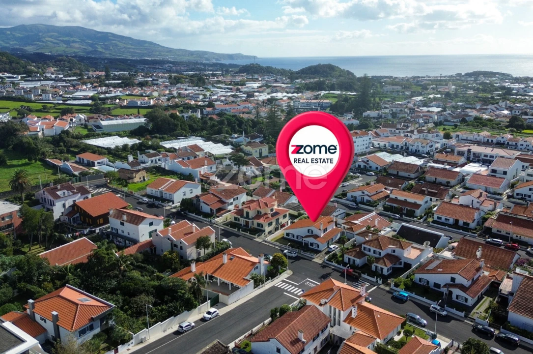 Moradia T4 para Venda em Fajã de Baixo Foto 31