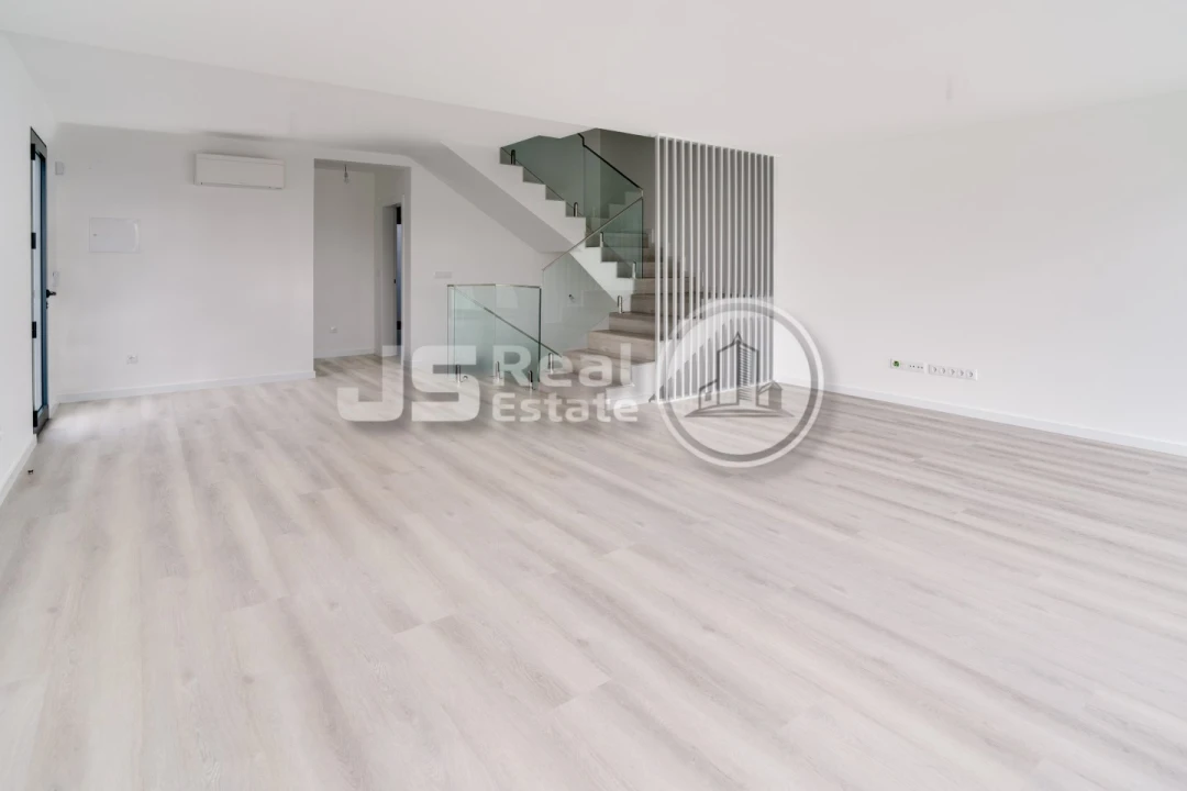 Moradia T3 para Venda em Santo Antonio Foto 12