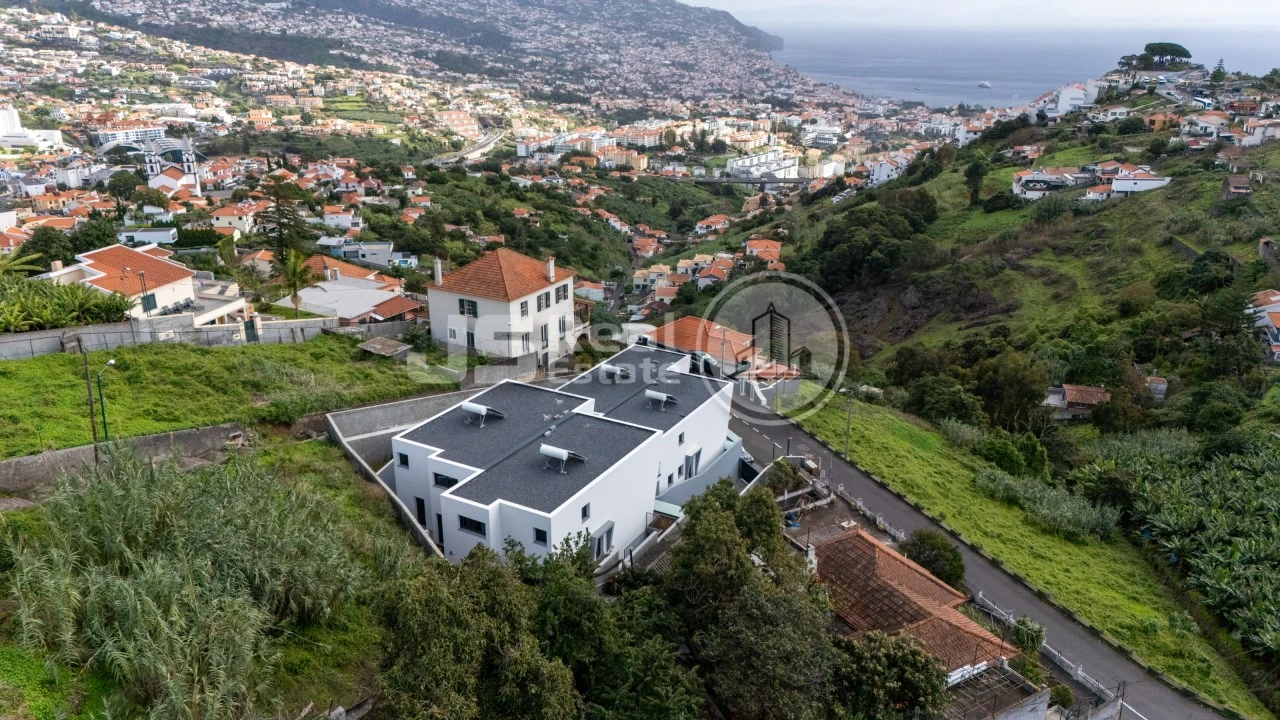 Moradia T3 para Venda em Santo Antonio Foto 3