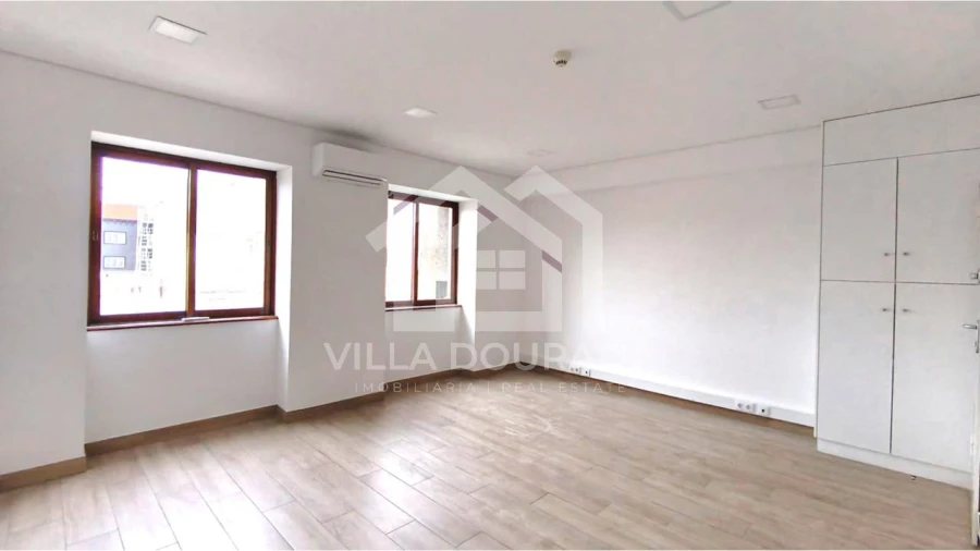 Escritório para Venda em Cedofeita, Santo Ildefonso, Sé, Miragaia, São Nicolau e Vitória Foto 1