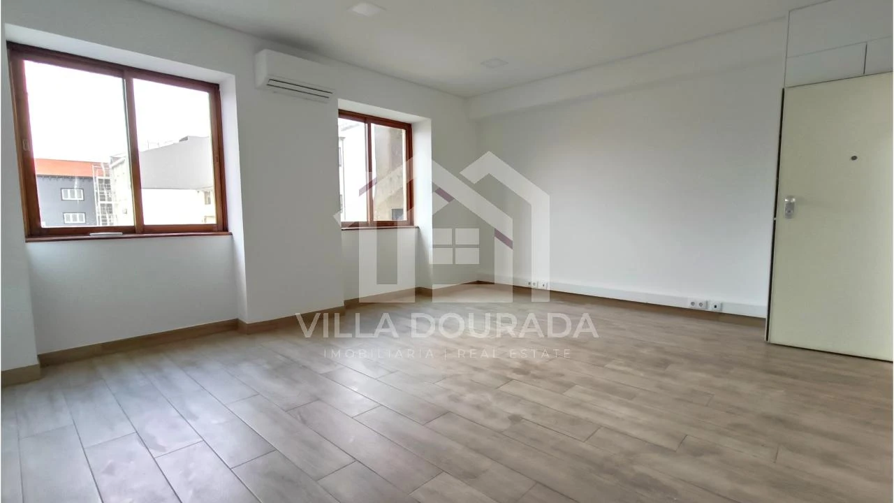 Escritório para Venda em Cedofeita, Santo Ildefonso, Sé, Miragaia, São Nicolau e Vitória Foto 3