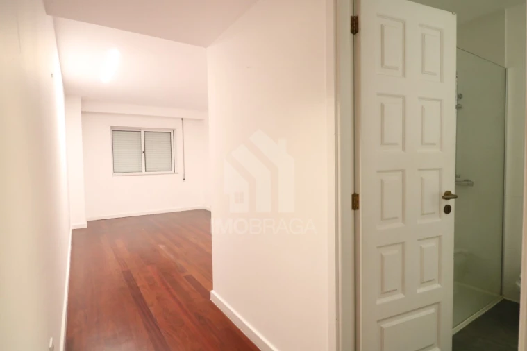 Apartamento T3 para Arrendamento em São Vitor (Braga) Foto 8