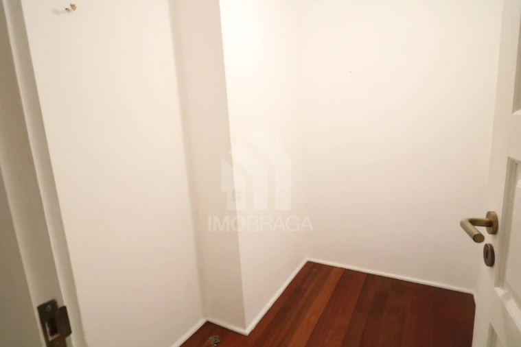 Apartamento T3 para Arrendamento em São Vitor (Braga) Foto 11