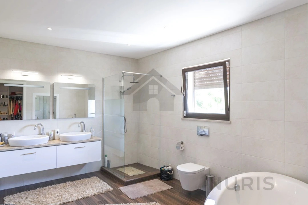 Moradia T4 para Venda em Mexilhoeira Grande Foto 36