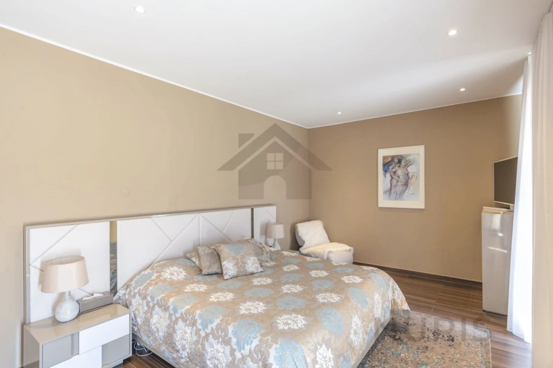 Moradia T4 para Venda em Mexilhoeira Grande Foto 24