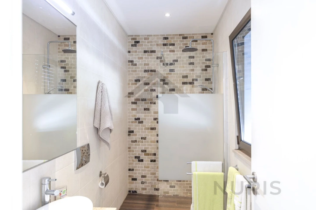 Moradia T4 para Venda em Mexilhoeira Grande Foto 40