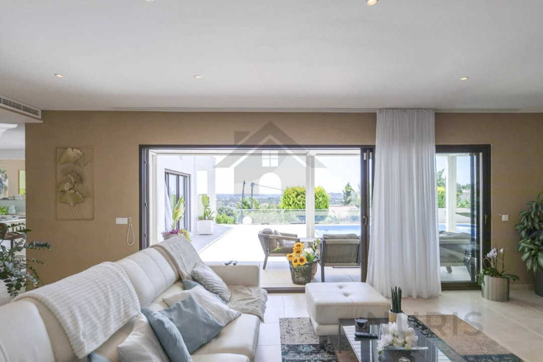 Moradia T4 para Venda em Mexilhoeira Grande Foto 12