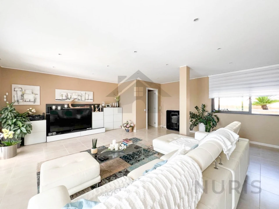 Moradia T4 para Venda em Mexilhoeira Grande Foto 8