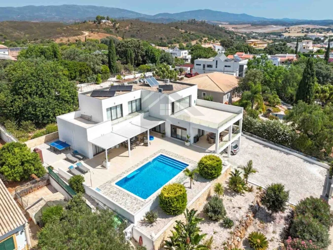 Moradia T4 para Venda em Mexilhoeira Grande Foto 2