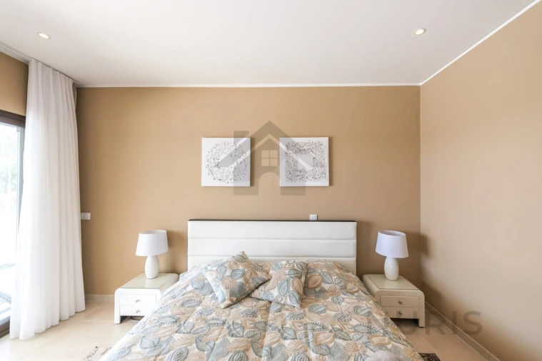 Moradia T4 para Venda em Mexilhoeira Grande Foto 56