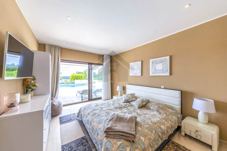 Moradia T4 para Venda em Mexilhoeira Grande Foto 75