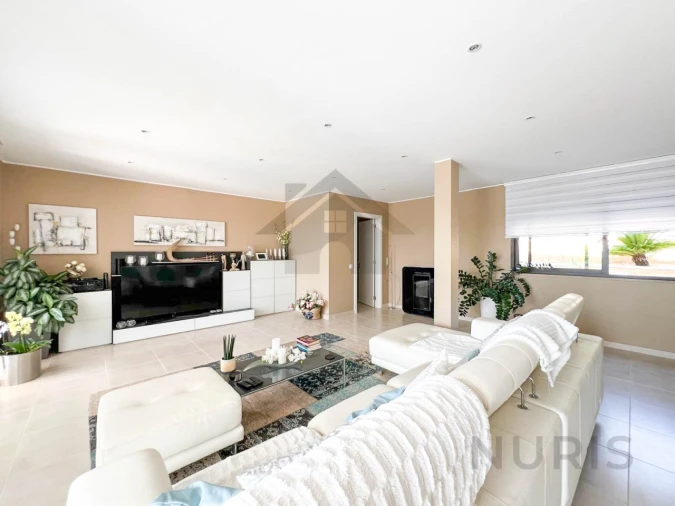 Moradia T4 para Venda em Mexilhoeira Grande Foto 8