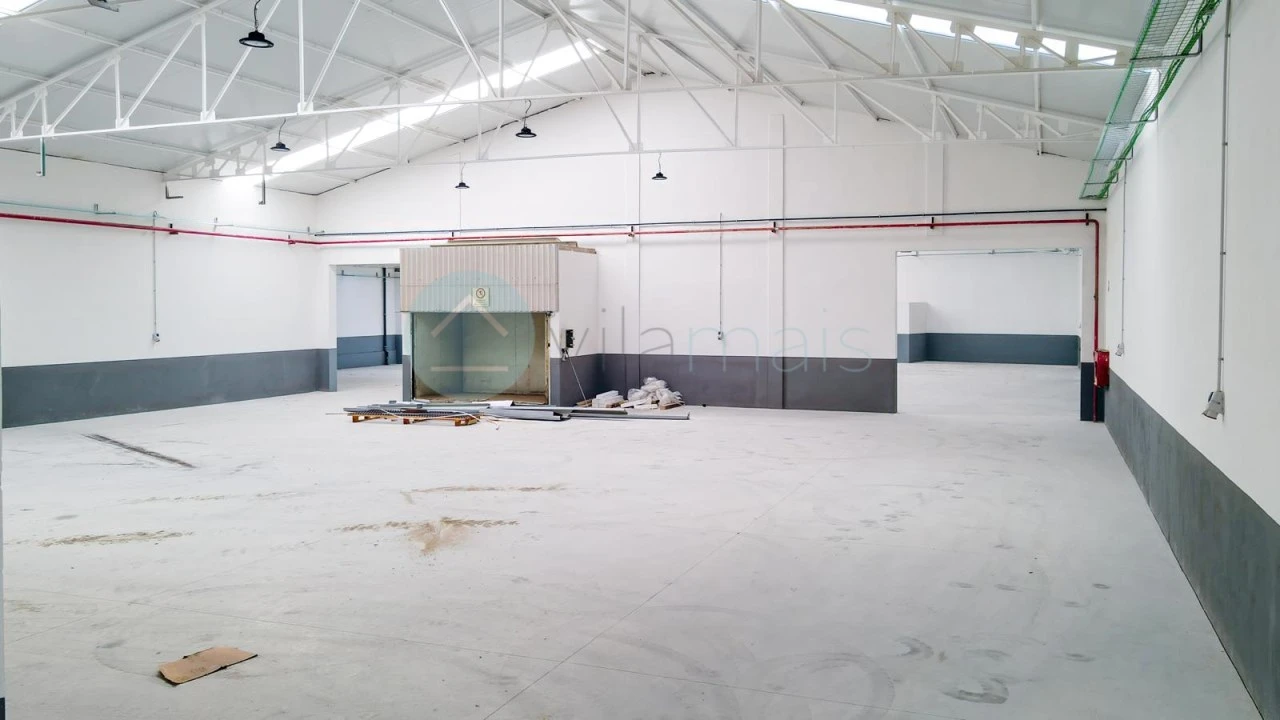 Armazém para Venda em Rebordosa Foto 3