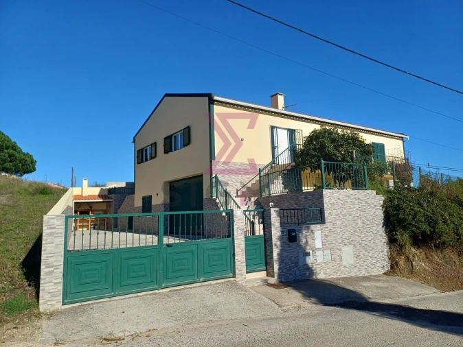 Moradia T3 para Venda em Roliça Foto 1