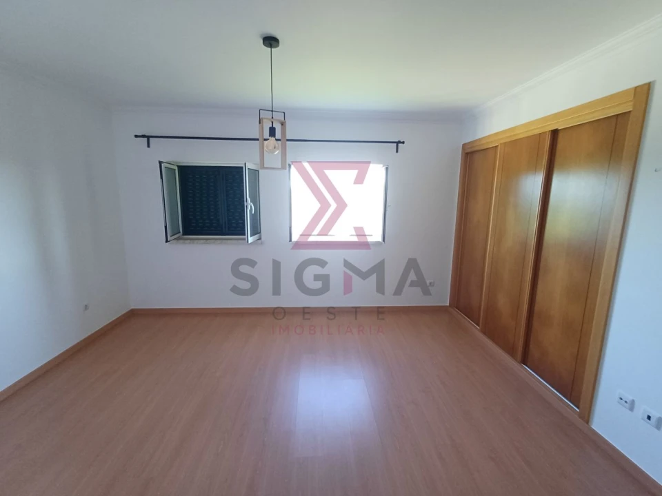 Moradia T3 para Venda em Roliça Foto 16