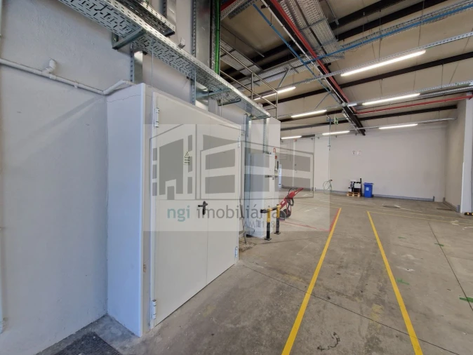 Loja para Arrendamento em Santo António dos Cavaleiros e Frielas Foto 14