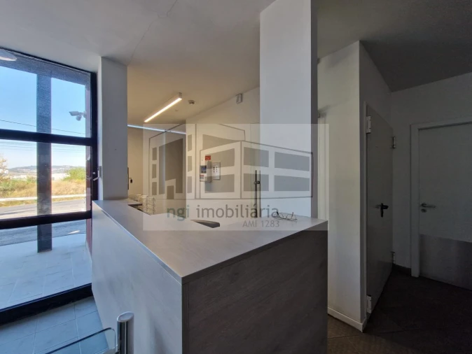 Loja para Arrendamento em Santo António dos Cavaleiros e Frielas Foto 37