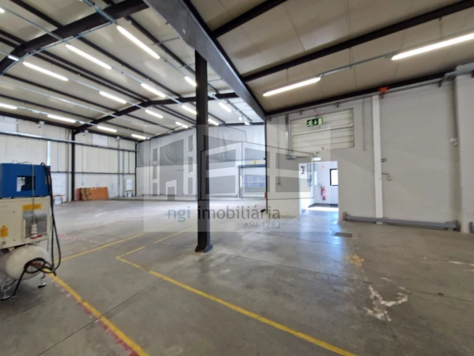 Loja para Arrendamento em Santo António dos Cavaleiros e Frielas Foto 17