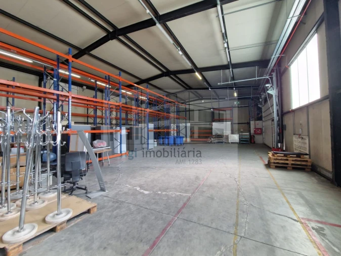 Loja para Arrendamento em Santo António dos Cavaleiros e Frielas Foto 20