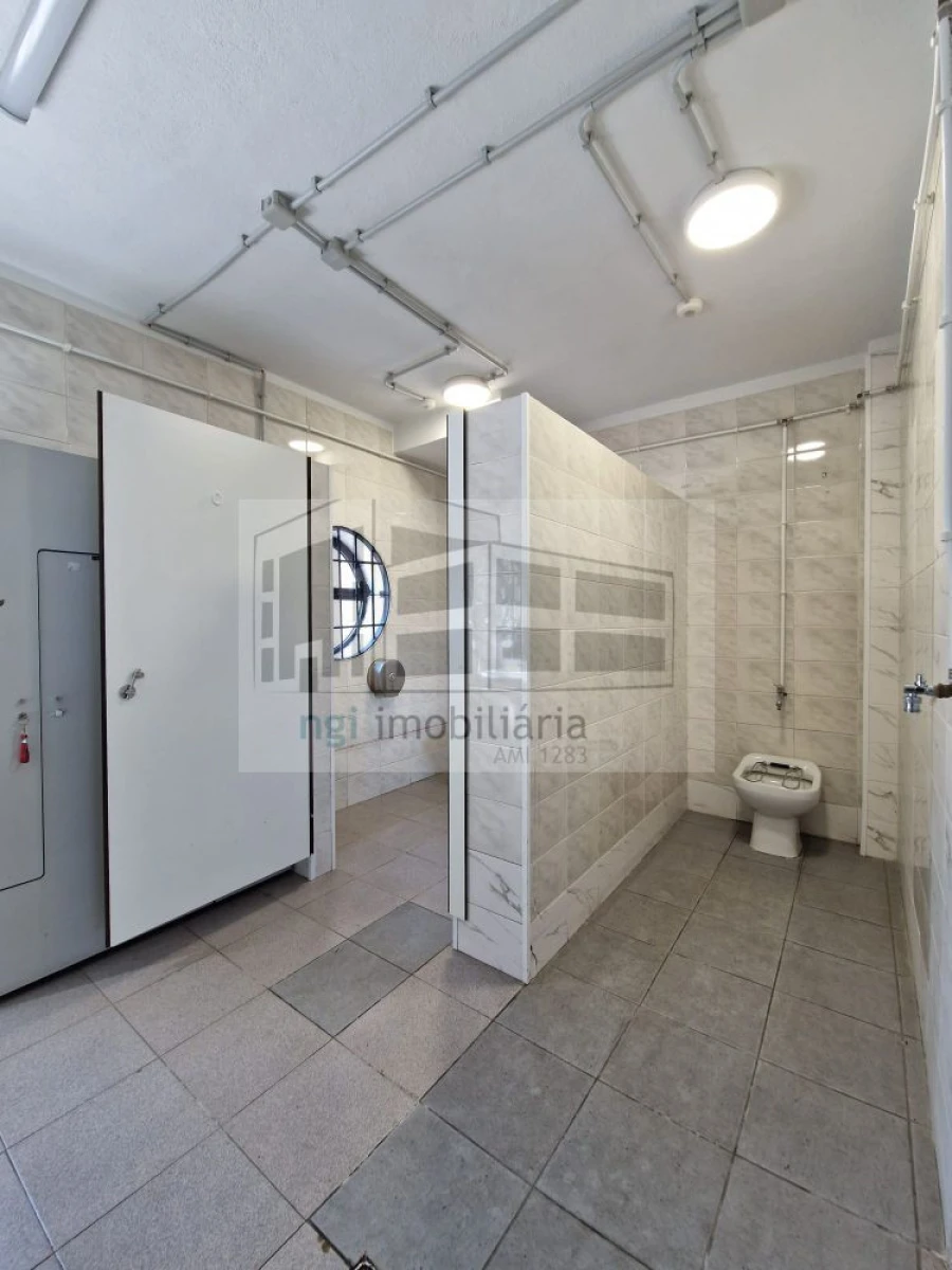 Loja para Arrendamento em Santo António dos Cavaleiros e Frielas Foto 29