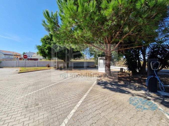 Loja para Arrendamento em Santo António dos Cavaleiros e Frielas Foto 42