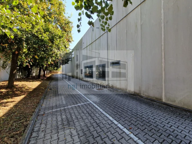 Loja para Arrendamento em Santo António dos Cavaleiros e Frielas Foto 55