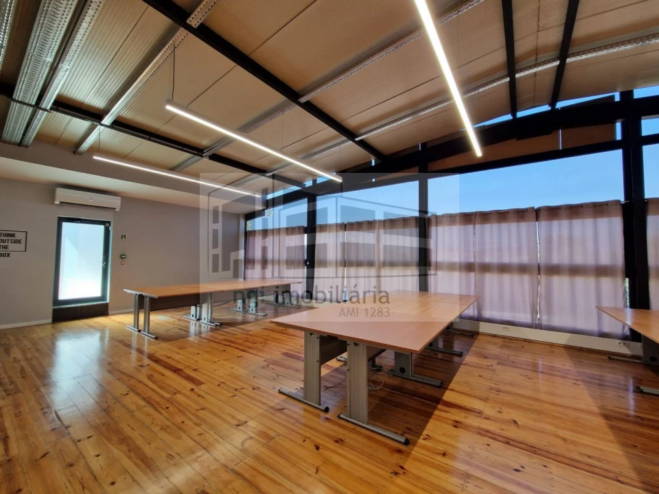 Loja para Arrendamento em Santo António dos Cavaleiros e Frielas Foto 47