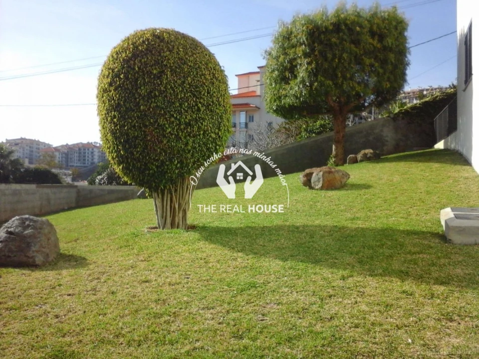 Apartamento T2 para Venda em Caniço Foto 21