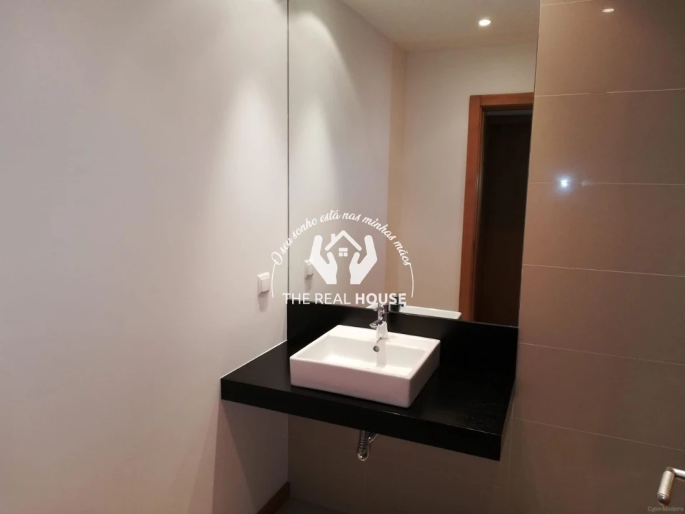 Apartamento T2 para Venda em Caniço Foto 17