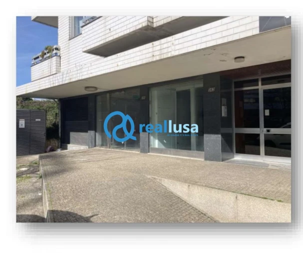 Loja para Venda em Cidade da Maia Foto 2