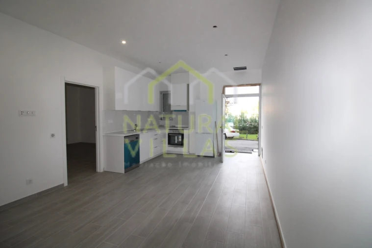 Apartamento T3 para Venda em Faro (Sé e São Pedro) Foto 2