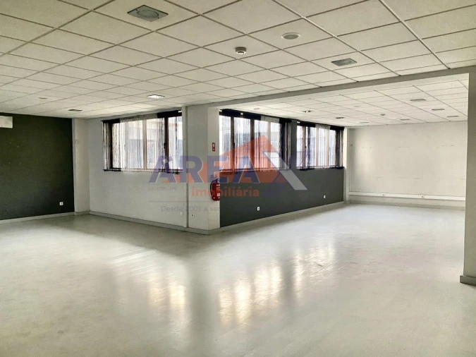 Loja para Arrendamento em O. Azeméis, Riba-Ul, Ul, Macinhata Seixa, Madail Foto 4