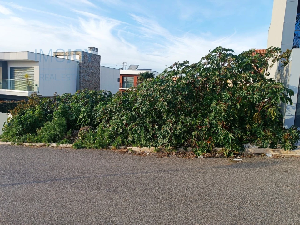 Terreno para Venda em Carcavelos e Parede Foto 11