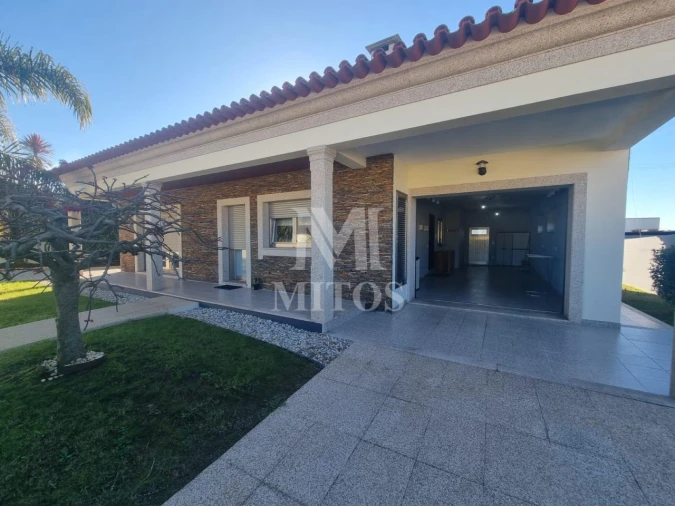 Moradia T3 para Venda em Mazarefes e Vila Fria Foto 1