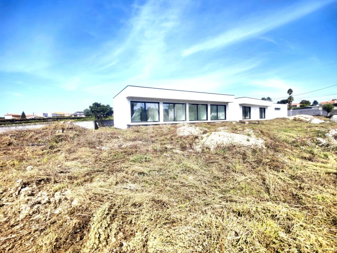 Moradia T4 para Venda em Forjães Foto 25