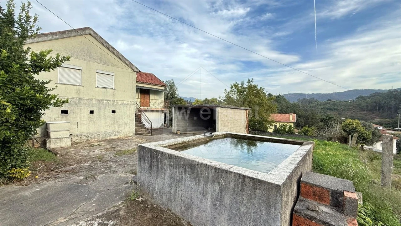 Moradia T3 para Venda em Rebordões (Santa Maria) Foto 1