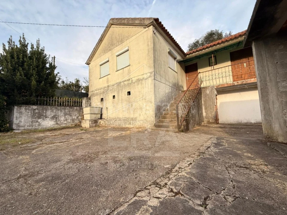 Moradia T3 para Venda em Rebordões (Santa Maria) Foto 2