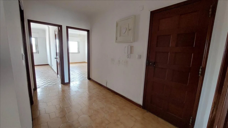 Apartamento T2 para Venda em Queluz e Belas Foto 2