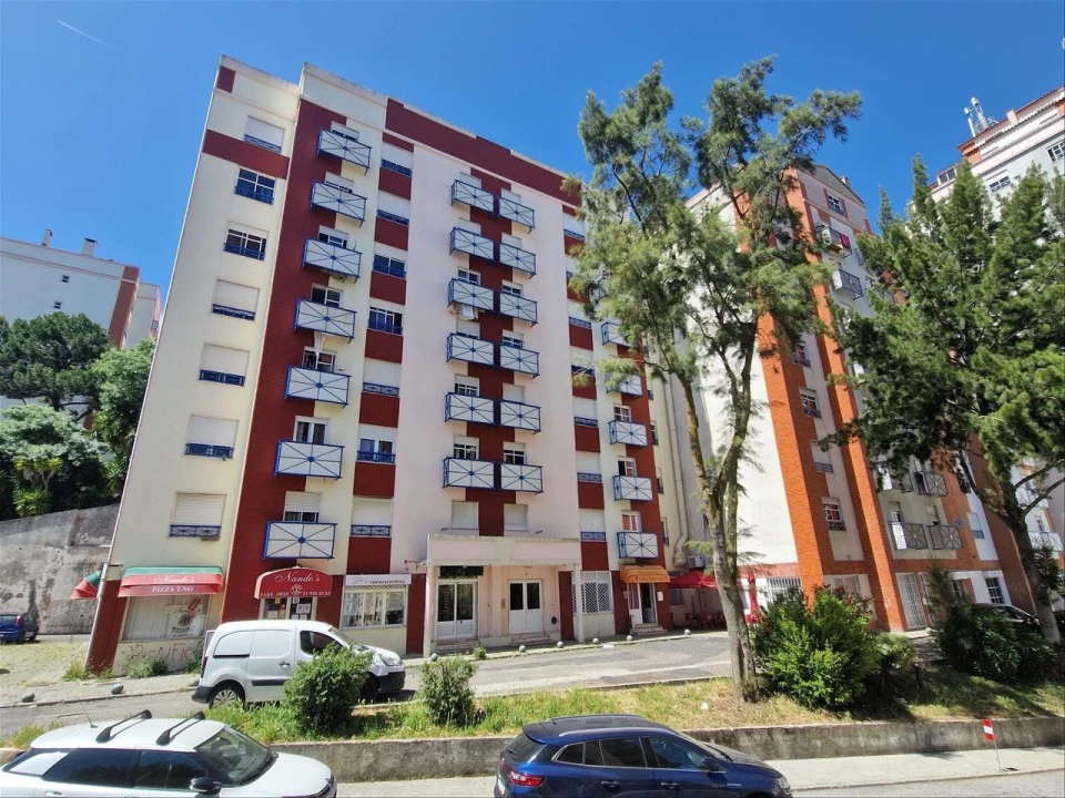 Apartamento T2 para Venda em Agualva e Mira-Sintra Foto 1