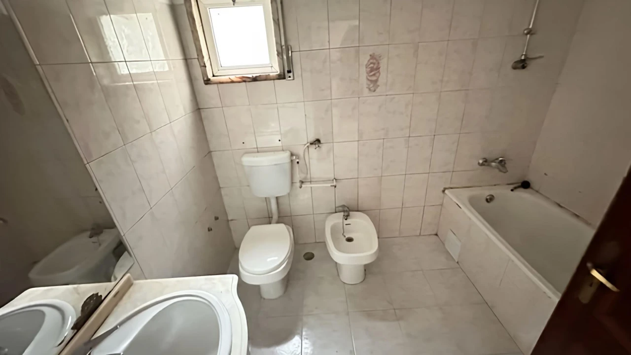 Apartamento T2 para Venda em Agualva e Mira-Sintra Foto 11