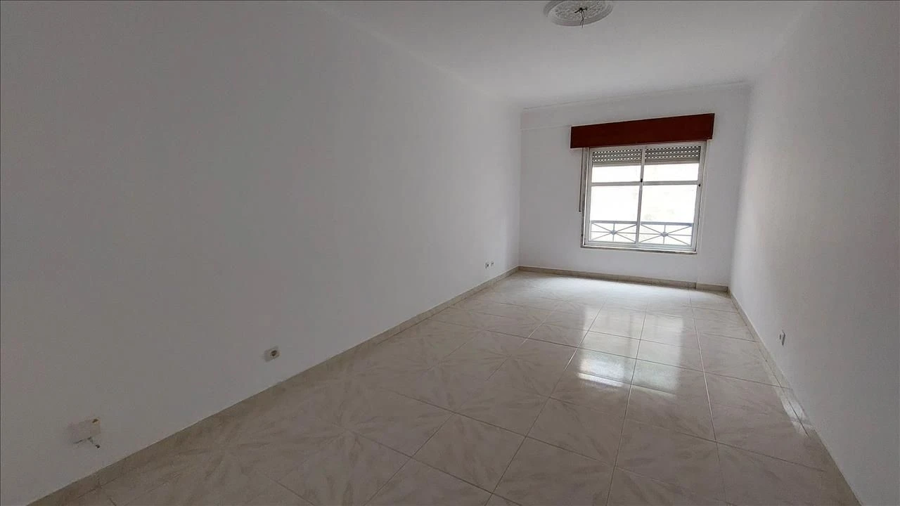Apartamento T2 para Venda em Agualva e Mira-Sintra Foto 3