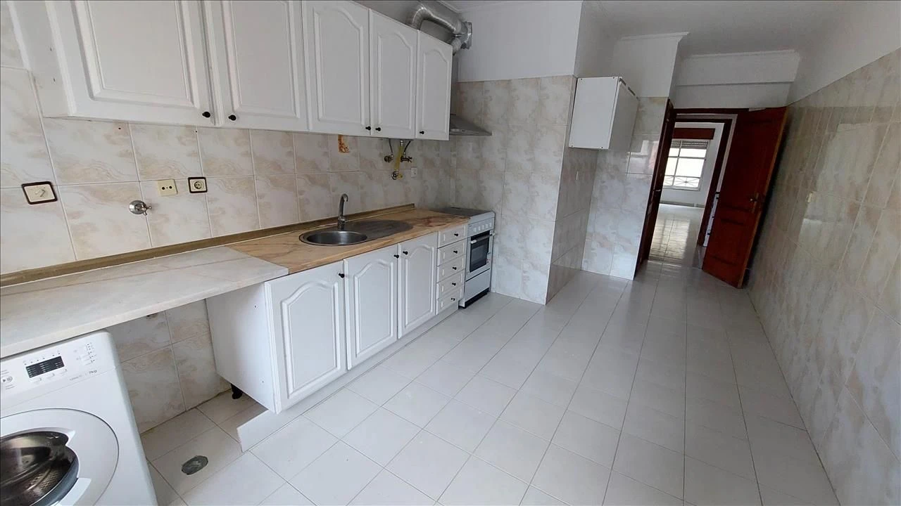 Apartamento T2 para Venda em Agualva e Mira-Sintra Foto 5