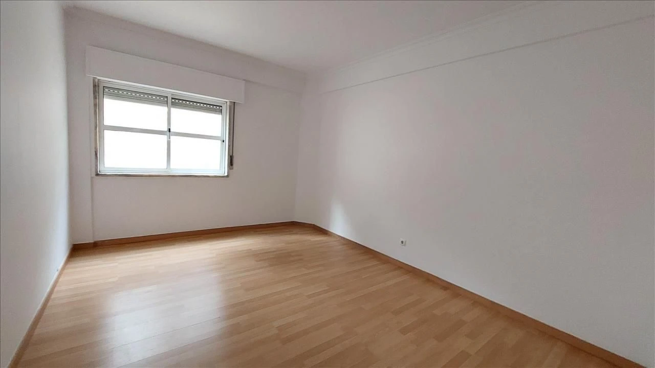 Apartamento T2 para Venda em Agualva e Mira-Sintra Foto 9