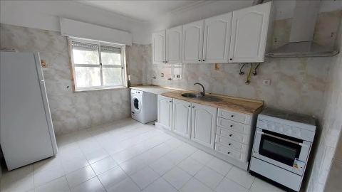 Apartamento T2 para Venda em Agualva e Mira-Sintra
