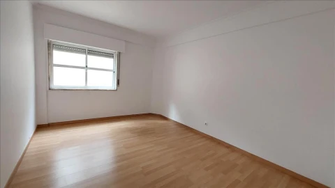 Apartamento T2 para Venda em Agualva e Mira-Sintra