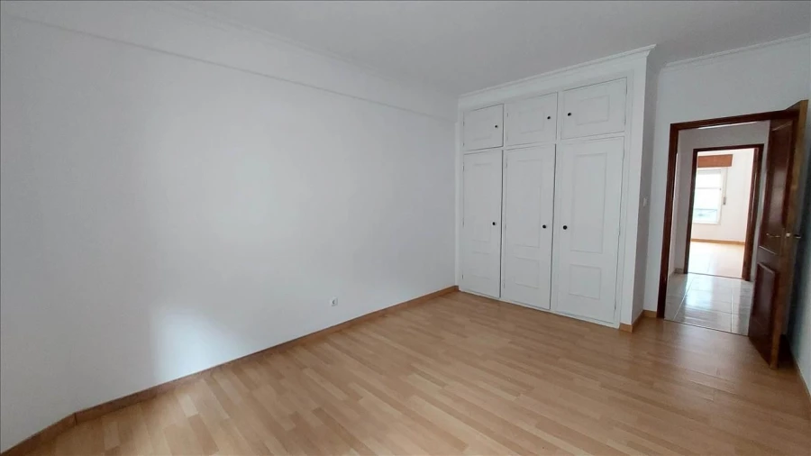 Apartamento T2 para Venda em Agualva e Mira-Sintra Foto 10